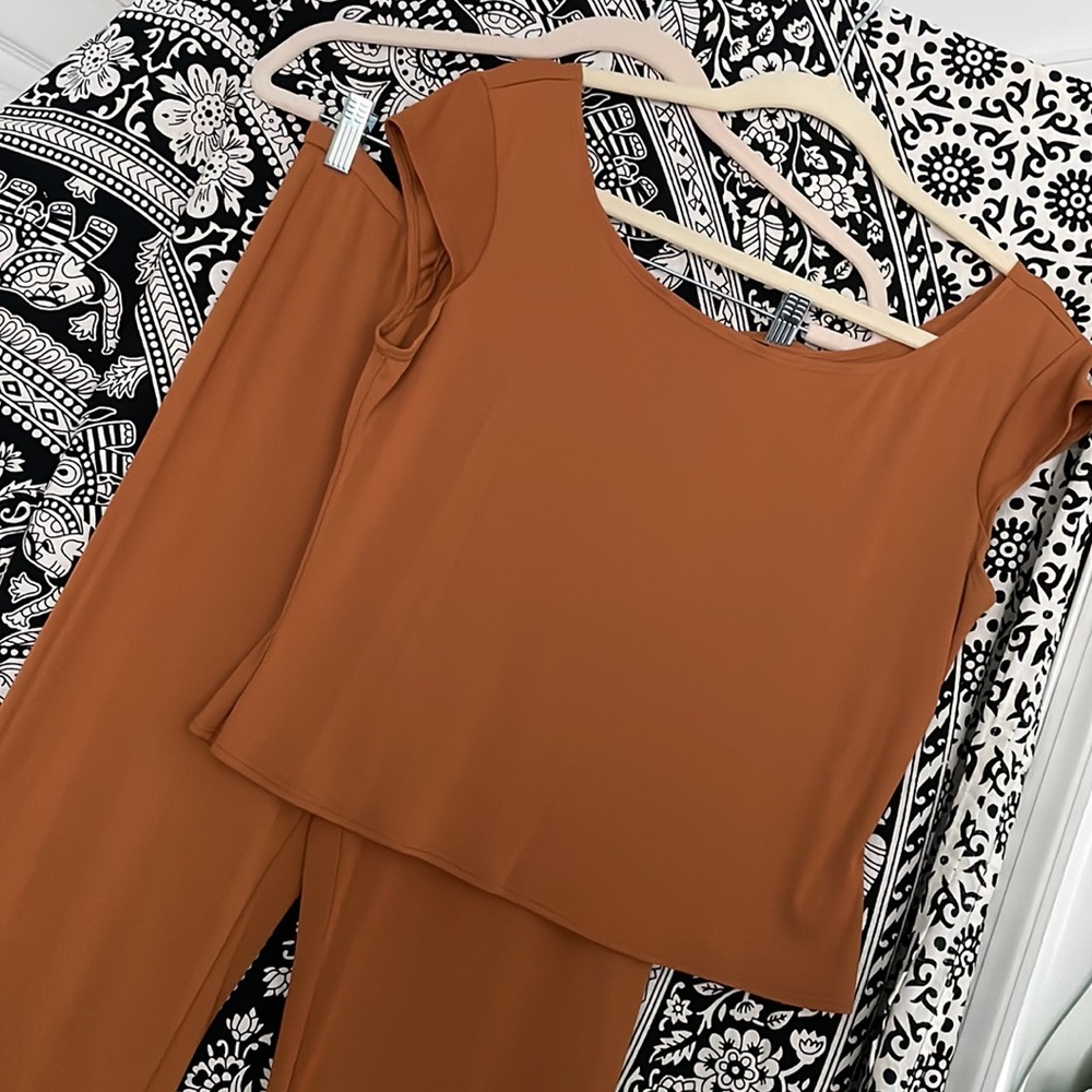 LAUNDRY BY SHELLI SEGAL NUTMEG NYLON SPANDEX TOP AND PANTS